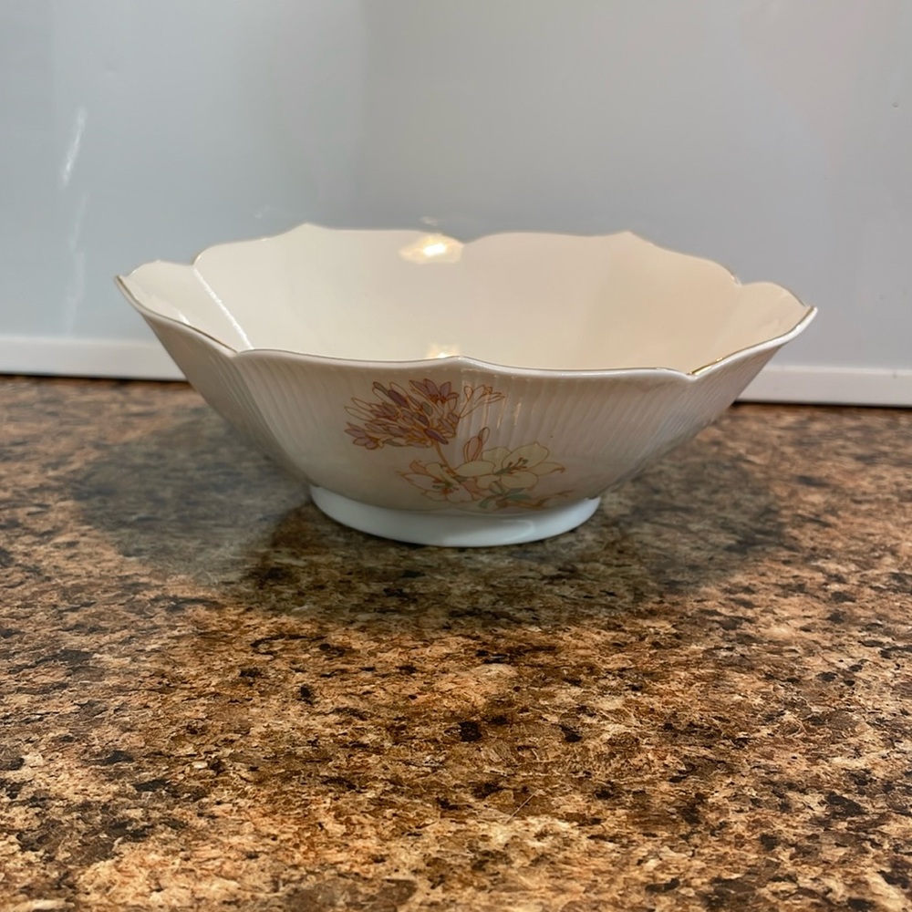 Vintage Floral Scalloped Bowl Japan Porcelain Gold Trim‎ Serving Dish